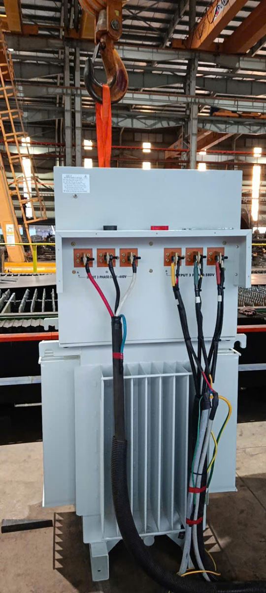 Đấu nối cáp điện động lực cho máy ổn áp ngâm dầu Fushin 500kVA