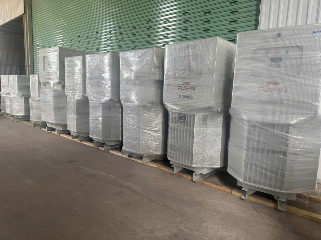 Ổn áp 3 pha ngâm dầu Fushin 750kVA lắp đặt cho dự án nhà máy công nghiệp